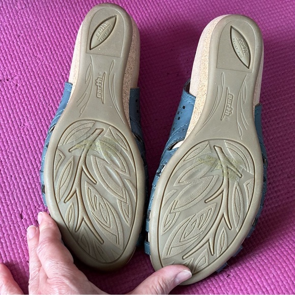 💙 Earth Perforated Leather Wedge Sandals 💙 - Picture 9 of 16